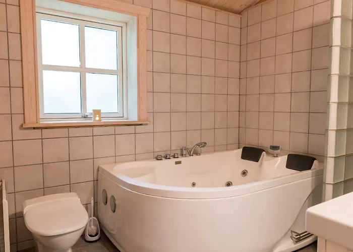 بيت للعطل 6 Person In *